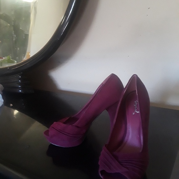 Heels - Picture 3 of 3